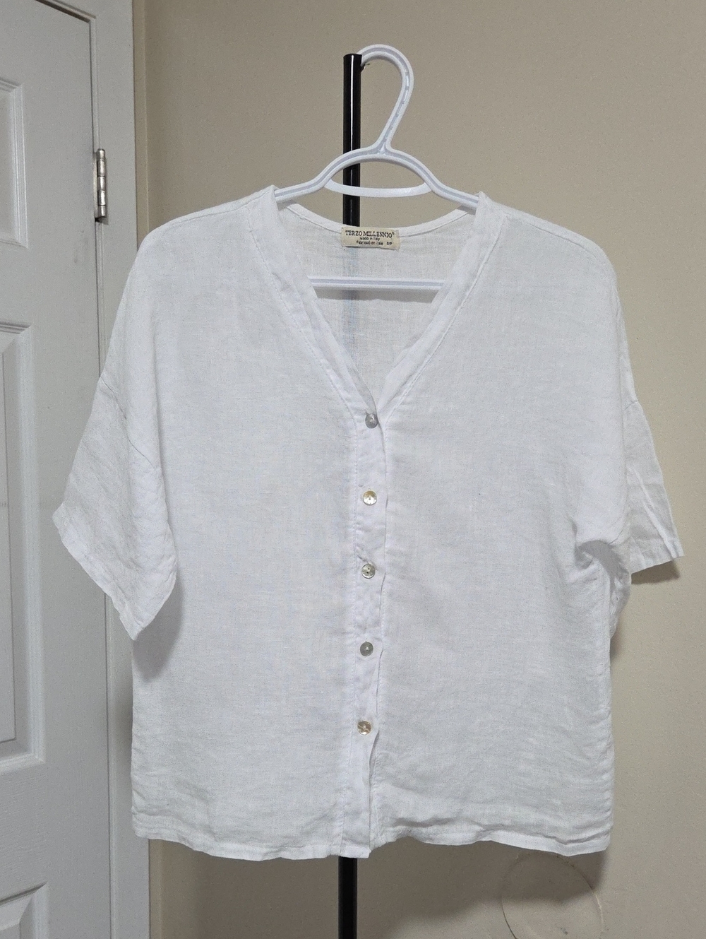 Terzo Millennio White Linen Button-Down V-Neck Top by Eileen Fisher